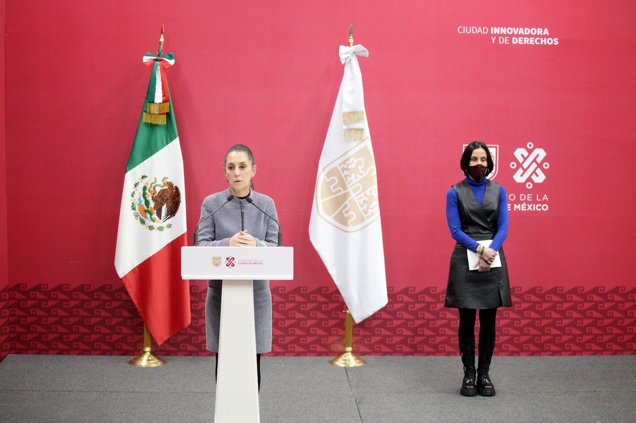 Sheinbaum cuando era jefa de Gobierno con Luz Elena González, secretaria de Finanzas.